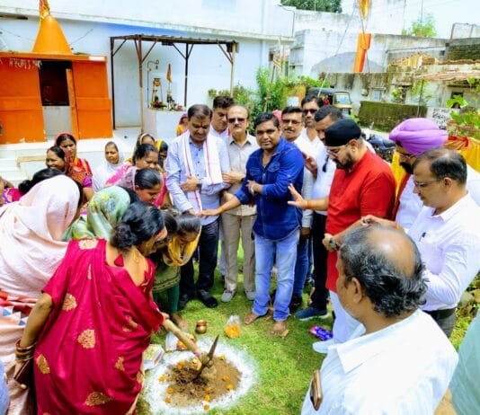 राजनांदगांव : कौरिनभाठा शीतला मंदिर के पास सामुदायिक भवन बनाने महापौर ने रखी नीव…
