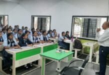 राजनांदगांव : IIT-JEE, NEET की तैयारी के लिये छात्रों को मिल रही निःशुल्क कक्षाएं और मार्गदर्शन, शनिवार-रविवार को हो रही संचालित…