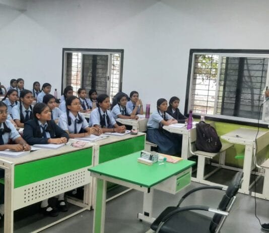 राजनांदगांव : IIT-JEE, NEET की तैयारी के लिये छात्रों को मिल रही निःशुल्क कक्षाएं और मार्गदर्शन, शनिवार-रविवार को हो रही संचालित…