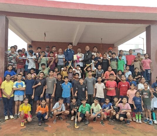 राजनांदगांव : दक्षिण अफ्रीका से आए विशेषज्ञ ने पटरी पार के हॉकी खिलाड़ियों को दिए खेल प्रबंधन के आधुनिक टिप्स…