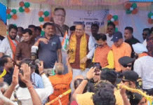 सावन सोमवार पर कांवड़ यात्रा में उमड़ा आस्था का सैलाब, विधानसभा अध्यक्ष डॉ. रमन सिंह ने किया स्वागत…