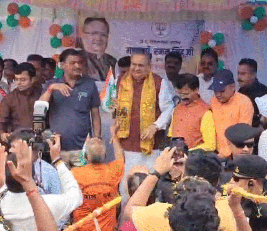 सावन सोमवार पर कांवड़ यात्रा में उमड़ा आस्था का सैलाब, विधानसभा अध्यक्ष डॉ. रमन सिंह ने किया स्वागत…