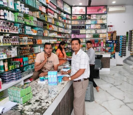 राजनांदगांव : खाद्य एवं औषधि प्रशासन द्वारा सौंदर्य प्रसाधन विक्रय प्रतिष्ठानों का निरीक्षण…