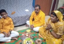 राजनांदगांव : मिट्टी का शिवलिंग बनाकर दूध, जल, दही, शहद से किया अभिषेक…