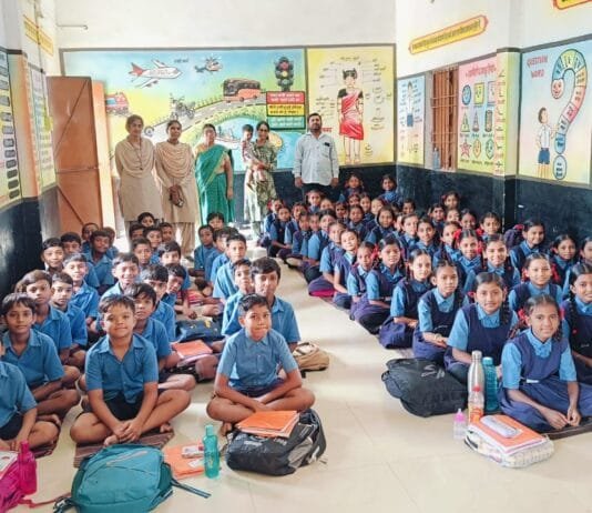 राजनांदगांव : शासकीय प्राथमिक शाला सिंघोला में महिला रक्षा टीम द्वारा स्कूली बच्चों को गुड टच-बैड टच एवं बाल अपराधों से किया गया जागरूक…