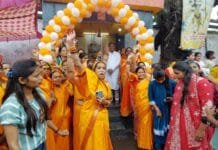 राजनांदगांव: स्टेशन पारा में भगवान चंद्रमौलेश्वर की पालकी शोभायात्रा का भव्य स्वागत, कांग्रेस ब्लॉक अध्यक्ष आसिफ अली और पार्षद छोटे लाल रामटेके रहे प्रमुख रूप से शामिल…