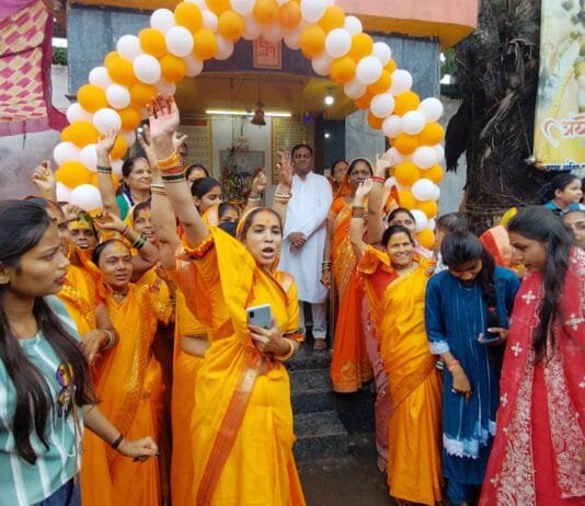 राजनांदगांव: स्टेशन पारा में भगवान चंद्रमौलेश्वर की पालकी शोभायात्रा का भव्य स्वागत, कांग्रेस ब्लॉक अध्यक्ष आसिफ अली और पार्षद छोटे लाल रामटेके रहे प्रमुख रूप से शामिल…