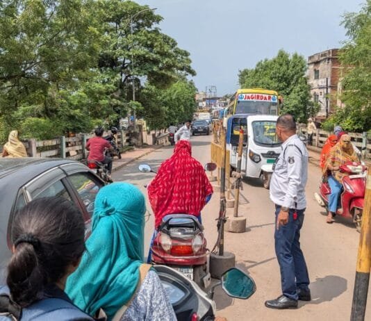 बिग ब्रेकिंग: राजनांदगांव स्टेशन पारा ओवरब्रिज पर बस खराब होने से लगा लंबा जाम, नागरिकों को हो रही भारी परेशानी…