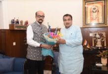 रायपुर : राज्यपाल डेका ने केन्द्रीय सड़क परिवहन एवं राजमार्ग मंत्री गड़करी से की सौजन्य भेंट…