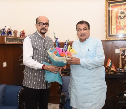 रायपुर : राज्यपाल डेका ने केन्द्रीय सड़क परिवहन एवं राजमार्ग मंत्री गड़करी से की सौजन्य भेंट…