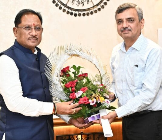रायपुर : मुख्यमंत्री साय से भारत सरकार में भूमि संसाधन सचिव ने की सौजन्य भेंट…