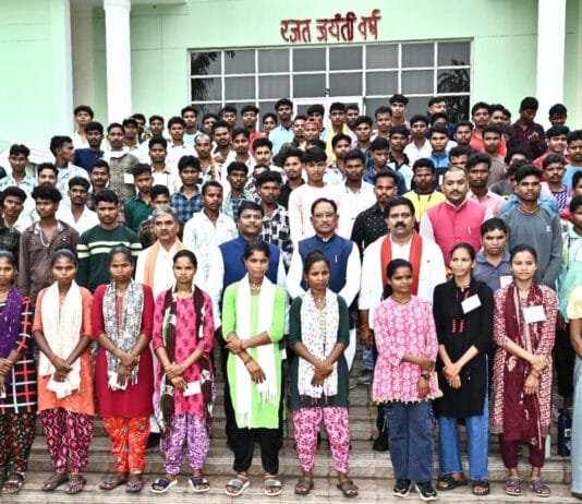 रायपुर : बस्तर के बच्चों का स्वर्णिम भविष्य सुनिश्चित करने के लिए सरकार प्रतिबद्ध – मुख्यमंत्री विष्णुदेव साय…