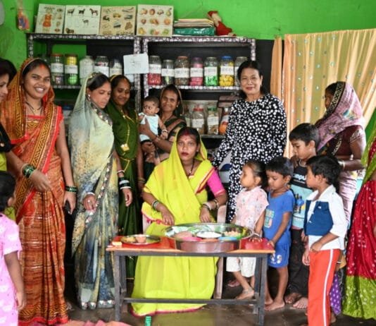 रायपुर : आंगनबाड़ी केंद्रों की बदली तस्वीर : खेलते-खिलखिलाते नन्हे कदमों से संवर रहा भविष्य…