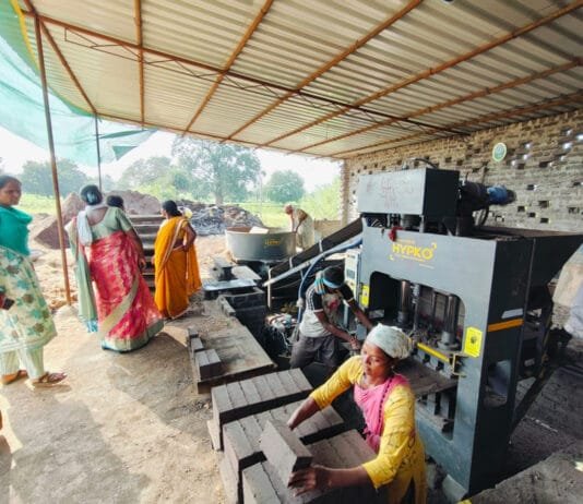 रायपुर : स्व सहायता समूह की दीदी आजीविका मूलक गतिविधियों से जुड़कर बनी आत्मनिर्भर…