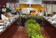 रायपुर : केवल रिर्पाेर्ट पर निर्भर न रहें, निचले स्तर पर जाकर योजनाओें का क्रियान्वयन देखें-डेका…