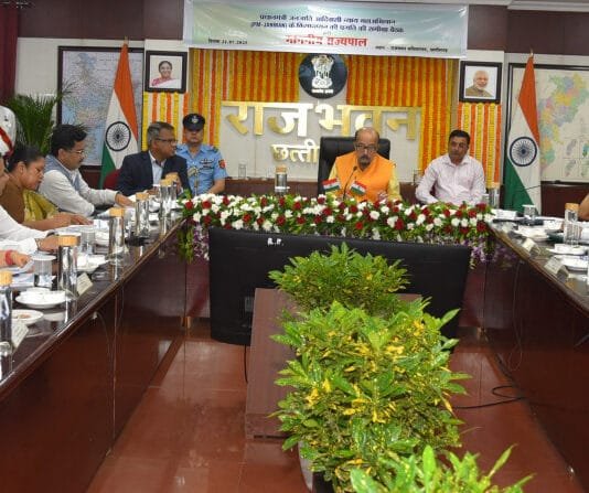 रायपुर : केवल रिर्पाेर्ट पर निर्भर न रहें, निचले स्तर पर जाकर योजनाओें का क्रियान्वयन देखें-डेका…