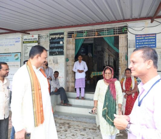 रायपुर : स्वास्थ्य मंत्री श्याम बिहारी जायसवाल ने प्राथमिक स्वास्थ्य केंद्र बंजारीडाड का किया आकस्मिक निरीक्षण…