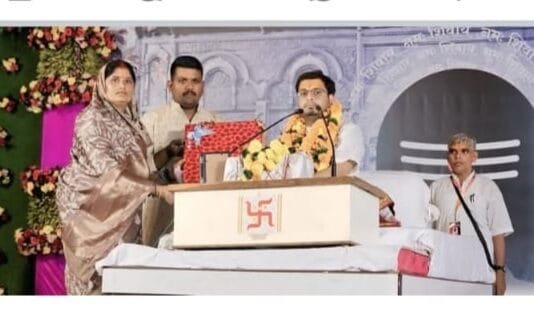 राजनांदगांव : शिव महापुराण कथा में पूर्व जनपद पंचायत सदस्य निर्मला जितेंद्र सिन्हा शामिल हुए…