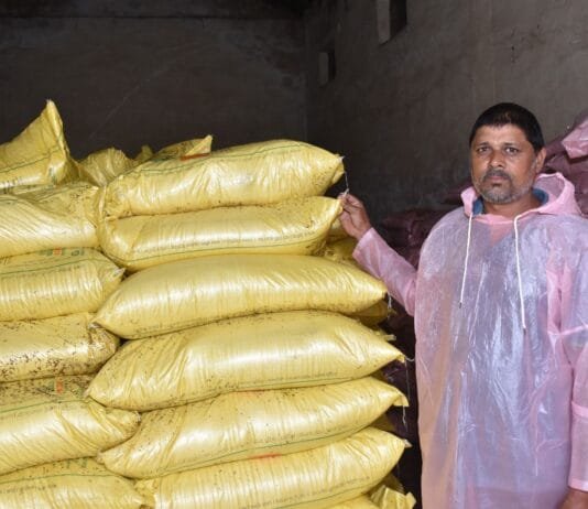 राजनांदगांव : जिले के किसान समितियों में लगातार कर रहे खाद-बीज की खरीदी…