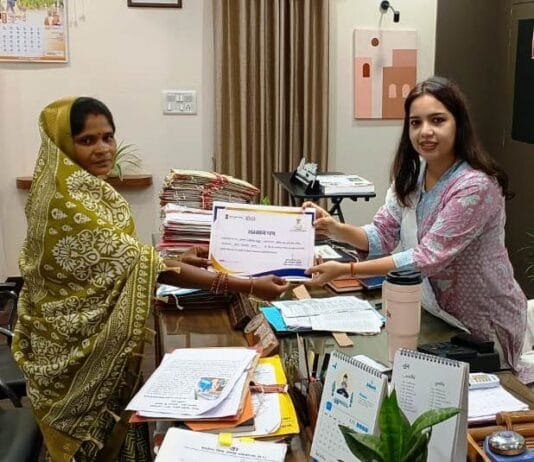 राजनांदगांव : सीईओ जिला पंचायत ने लखपति दीदी रमोतिन ठाकुर को प्रशस्ति पत्र देकर किया सम्मानित…