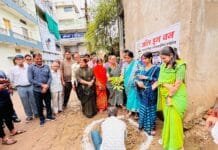 राजनांदगांव : रानी सूर्यमुखी देवी वार्ड में महापौर मधुसूदन यादव ने वार्ड विकास के लिए भूमिपूजन कर लगाये विभिन्न प्रजाति के पौधे…