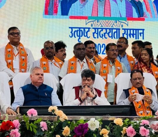 राजनांदगांव : मुख्यमंत्री विष्णु देव साय के हाथो तिलई मंडल अध्यक्ष परदेशी सोनबोइर सम्मानित…