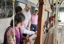 राजनांदगांव : कलेक्टर ने सांई बुनकर सहकारी समिति मर्यादित रेवाडीह का किया आकस्मिक निरीक्षण…