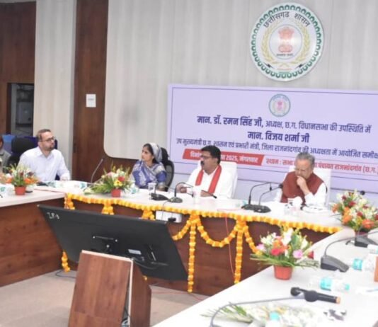 राजनांदगांव : समूह की महिलाओं द्वारा निर्मित विभिन्न उत्पादों को फ्लिप कार्ड एवं अमेजन के माध्यम से बिक्री करने के लिए कहा…