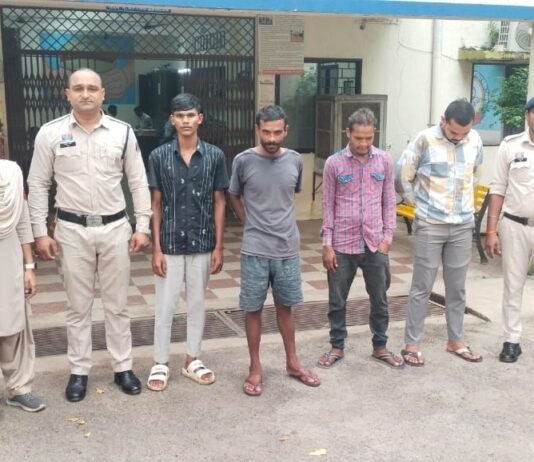 राजनांदगांव : बसंतपुर पुलिस की कार्रवाई, मोहल्ले में हुड़दंग मचाने वाले 4 असामाजिक तत्व गिरफ्तार, न्यायालय के आदेश पर भेजे गए जेल