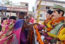 राजनांदगांव : शहीद उप निरीक्षक युगल किशोर वर्मा, आरक्षक कृष लाल साहू और सहायक आरक्षक सुखुराम नेताम की पुण्यतिथि पर श्रद्धांजलि सभा आयोजित…