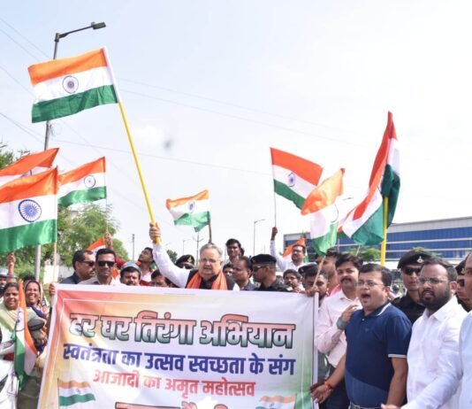 राजनांदगांव : विधानसभा अध्यक्ष डॉ. रमन सिंह ने ग्राम टेड़ेसरा में तिरंगा बाईक रैली को किया रवाना…