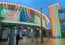 VISION TIMES: स्वतंत्रता दिवस पर तिरंगे की रोशनी से जगमगाया राजनांदगांव रेलवे स्टेशन…