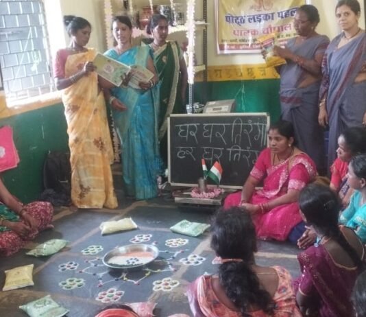 राजनांदगांव : आंगनबाड़ी केन्द्रों में तिरंगा भोजन के महत्व के साथ, राष्ट्र ध्वज तिरंगे के महत्व को बताया गया…