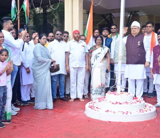 राजनांदगांव : विधानसभा अध्यक्ष ने स्पीकर हाऊस में किया ध्वजारोहण…