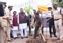 राजनांदगांव : विधानसभा अध्यक्ष ने एक पेड़ मां के नाम अभियान के तहत पुलिस प्रशिक्षण विद्यालय परिसर में किया पौधरोपण…