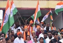 राजनांदगांव : विधानसभा अध्यक्ष ने भव्य तिरंगा यात्रा को दिखाई हरी झंडी…