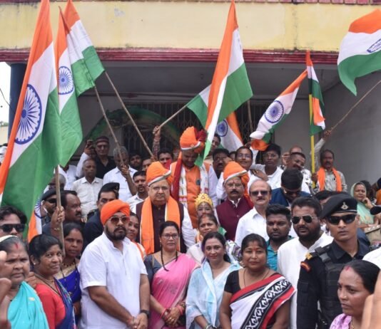 राजनांदगांव : विधानसभा अध्यक्ष ने भव्य तिरंगा यात्रा को दिखाई हरी झंडी…