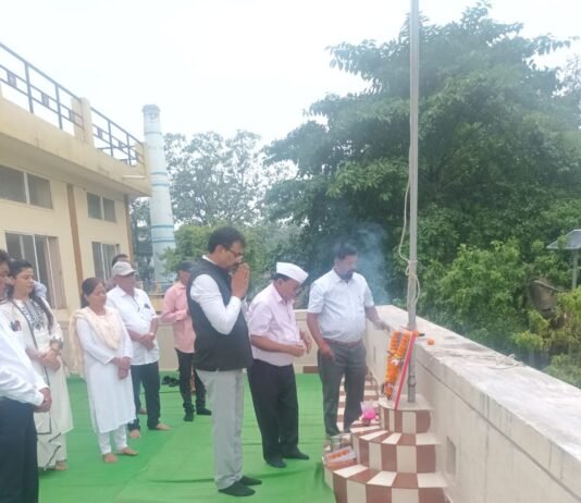 राजनांदगांव : आयुक्त अतुल विश्वकर्मा ने किया मोहारा फिल्टर प्लांट में ध्वजारोहण…