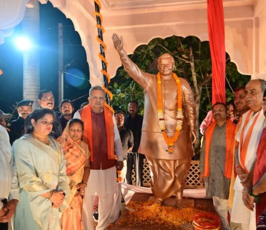 राजनांदगांव : पूर्व प्रधानमंत्री भारत रत्न अटल बिहारी वाजपेयी देश एवं छत्तीसगढ़ के युवाओं के लिए एक आदर्श – विधानसभा अध्यक्ष…