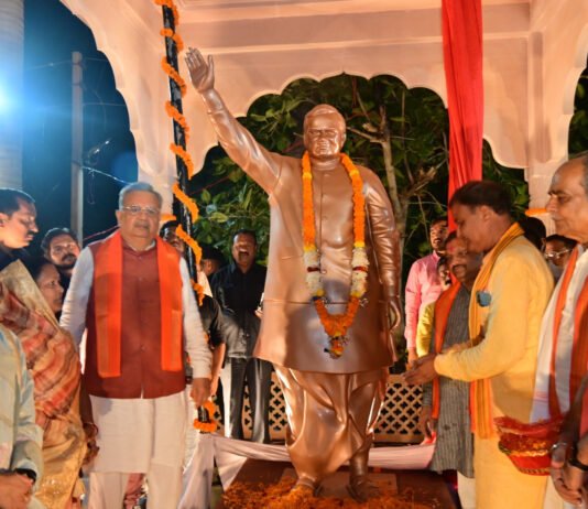 राजनांदगांव : अटल परिसर का लोकार्पण एवं स्वागत द्वार निमार्ण भूमिपूजन का आयोजन निगम के प्रमुख पदाधिकारियो के मार्गदर्शन में सम्पन्न…