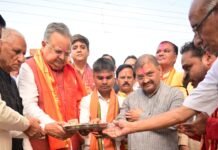 राजनांदगांव : विधानसभा अध्यक्ष ने पूर्व मंत्री स्वर्गीय लीलाराम भोजवानी की पुण्यतिथि पर स्वागत द्वार का किया भूमिपूजन…