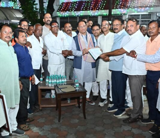 रायपुर : राष्ट्रीय रजक महासंघ के प्रतिनिधिमंडल ने मुख्यमंत्री विष्णु देव साय से की मुलाकात, समाज को प्रतिनिधित्व देने की मांग…