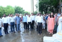 राजनांदगांव : जिला पंचायत सीईओ ने संयुक्त जिला कार्यालय प्रांगण में किया ध्वजारोहण…