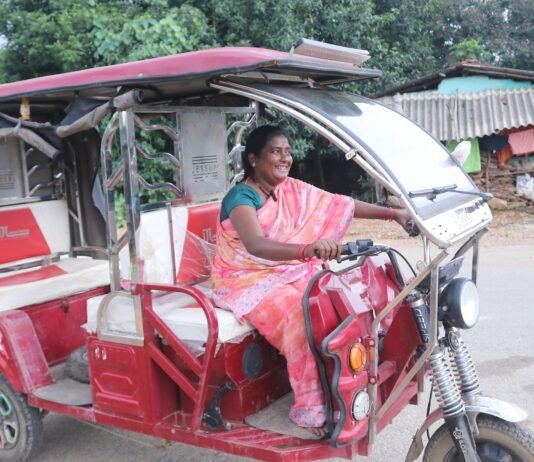 मोहला : ई-रिक्शा बना गायत्री के स्वावलंबन का हमसफर, बनी लखपति दीदी…