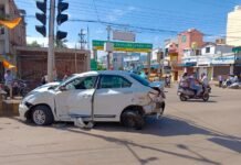 राजनांदगांव: चिखली प्यारेलाल चौक में फॉर्च्यूनर-डिजायर भिड़ंत, बड़ा हादसा टला…