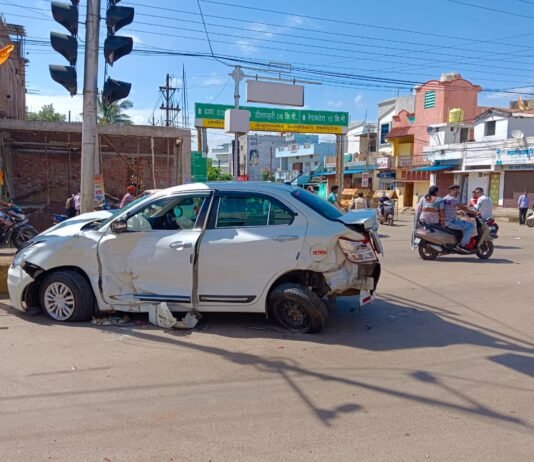 राजनांदगांव: चिखली प्यारेलाल चौक में फॉर्च्यूनर-डिजायर भिड़ंत, बड़ा हादसा टला…