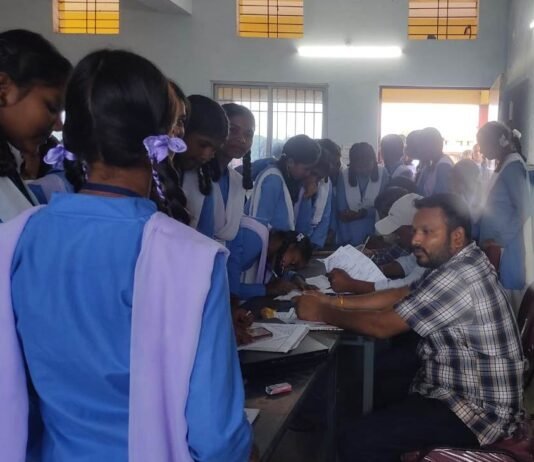 राजनांदगांव : आय, जाति एवं निवास प्रमाण पत्र बनाने के लिए बड़ी संख्या में स्कूली छात्र-छात्राएं एवं अन्य पात्र हितग्राहियों ने उत्साहपूर्वक किया आवेदन…