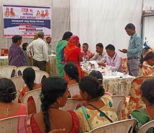 राजनांदगांव : छत्तीसगढ़ रजत महोत्सव के अवसर पर ग्राम सोमनी में महतारी मेगा हेल्थ कैम्प का आयोजन…