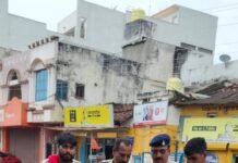 राजनांदगांव : सड़क पर बैठे मवेशियों के मालिकों पर डोंगरगांव पुलिस की कार्यवाही…