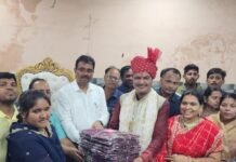 राजनांदगांव : तीजा त्योहार के पूर्व महापौर ने आयुक्त की उपस्थिति में महिला सफाई कर्मियों तथा स्वच्छता दीदीयो को साड़ी का किया वितरण…